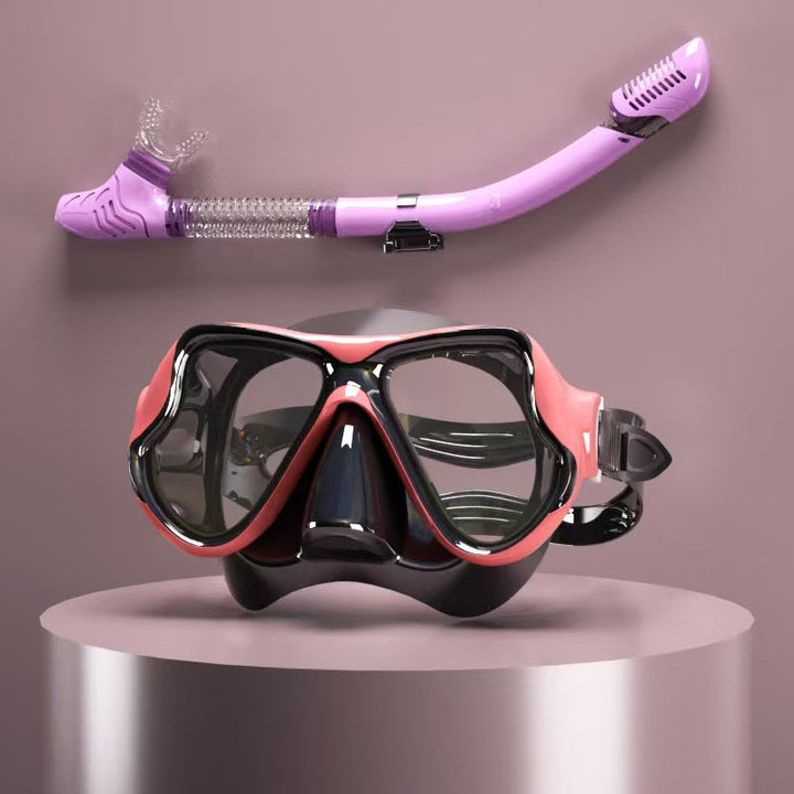 Diving mask with ergonomic design and a flexible snorkel Kalsten