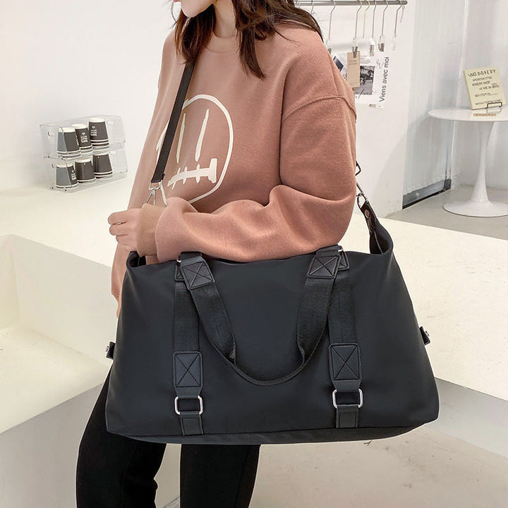 Sports bag with ergonomic carrying handles and versatile interior Kalsten