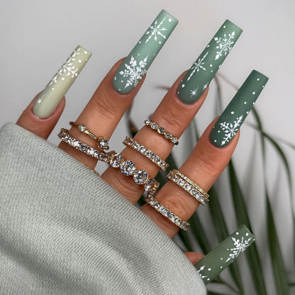 Snowflake Design Press-On Nail Set Acalora