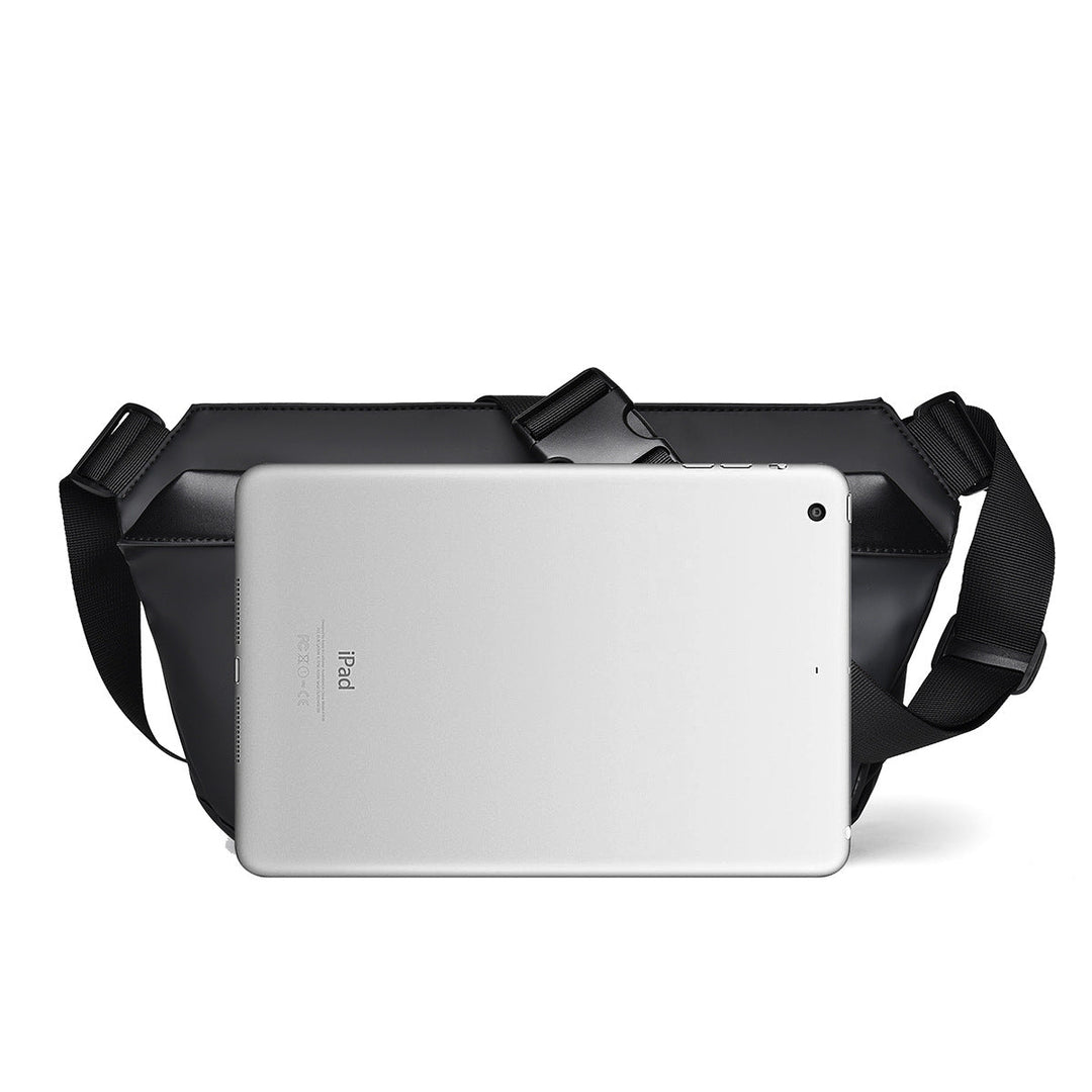 Practical shoulder bag made of waterproof material with an adjustable carrying strap Kalsten