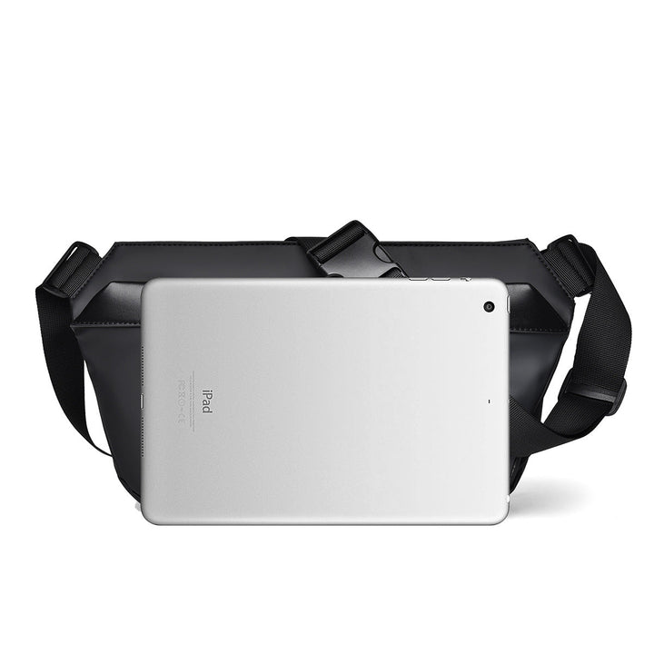 Practical shoulder bag made of waterproof material with an adjustable carrying strap Kalsten