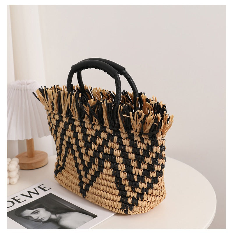 Stylish straw bag with eye-catching pattern Kalsten