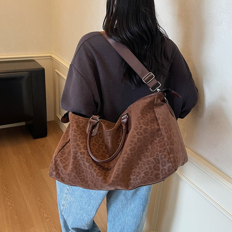 Fashionable travel bag with comfortable carrying handles Kalsten