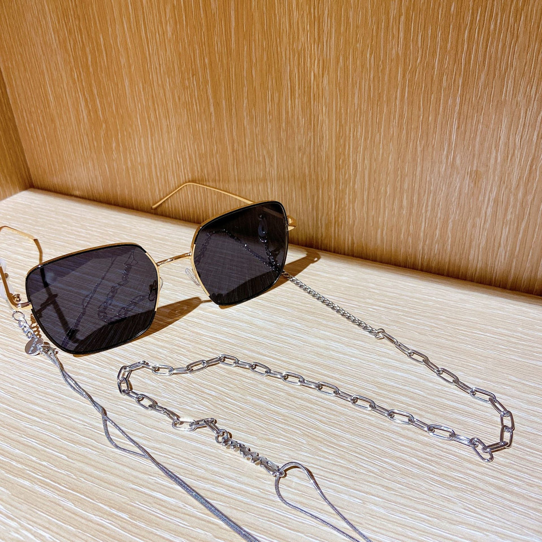 Fashionable sunglasses with luxurious chain strap Kalsten