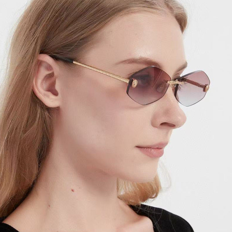 Women's geometric sunglasses in modern design with elegant metal frame Kalsten