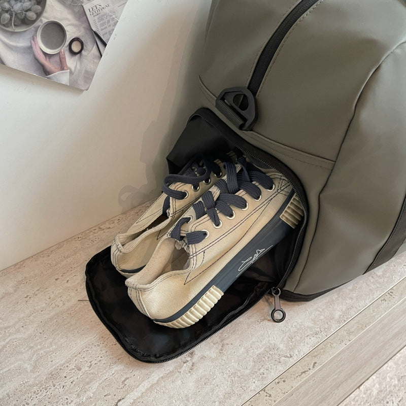 Travel and Sports Bag with Water-Repellent Material and Many Compartments Kalsten