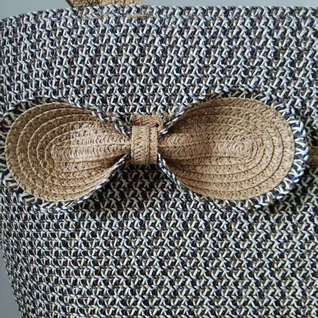 Elegant straw bag with decorative bow closure Kalsten