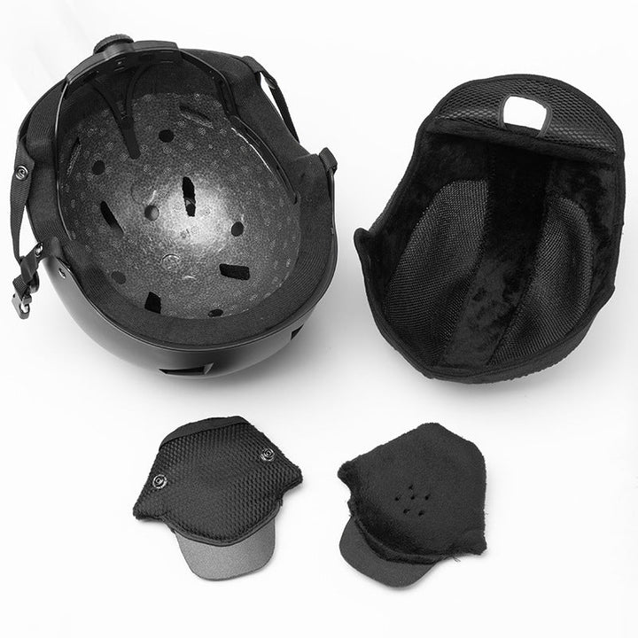 Ski helmet with comfortable thermal insulation and secure wearing system Kalsten