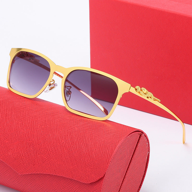 Women's fashionable oversized sunglasses with glamorous design and golden accents Kalsten
