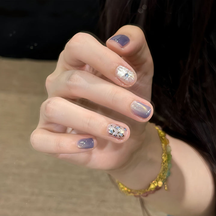 Glamorous artificial nails with elegant glitter elements Kalsten