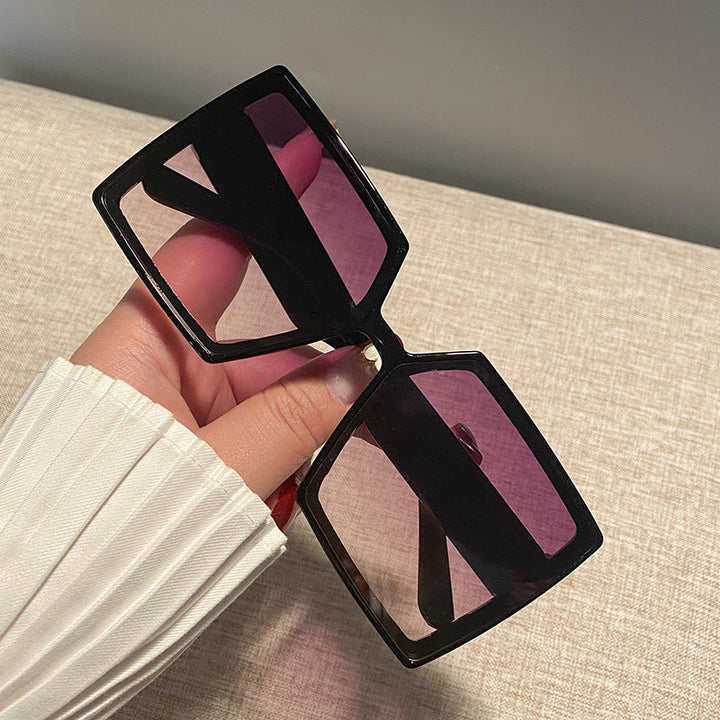 Women's square sunglasses with a sturdy frame and stylish design Kalsten