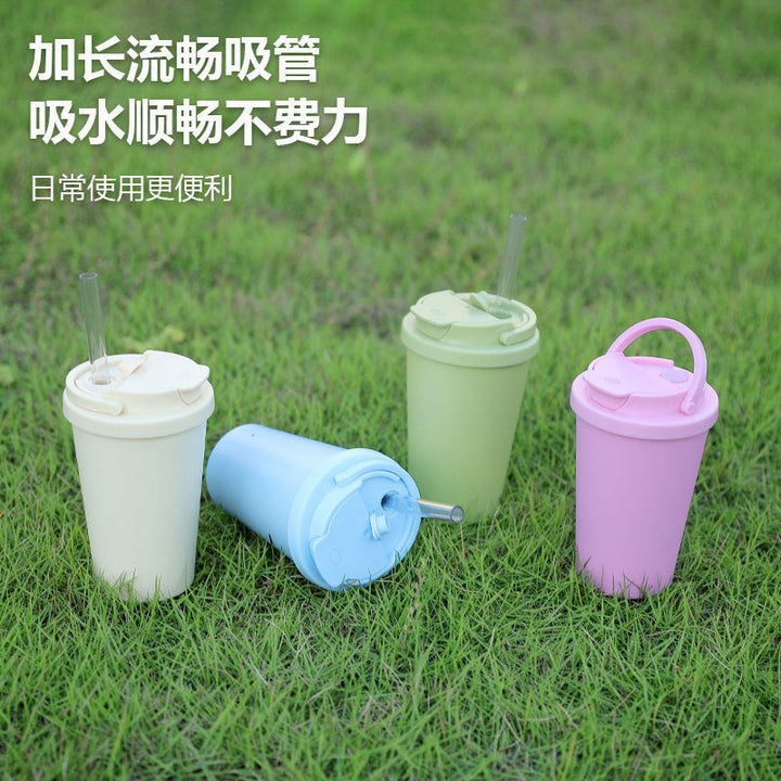 Ladies silicone drinking cup with secure closure system Kalsten