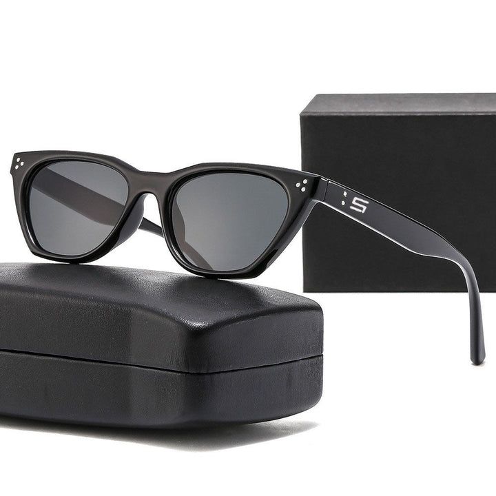 Women Retro-inspired Sunglasses with Distinctive Frame Kalsten