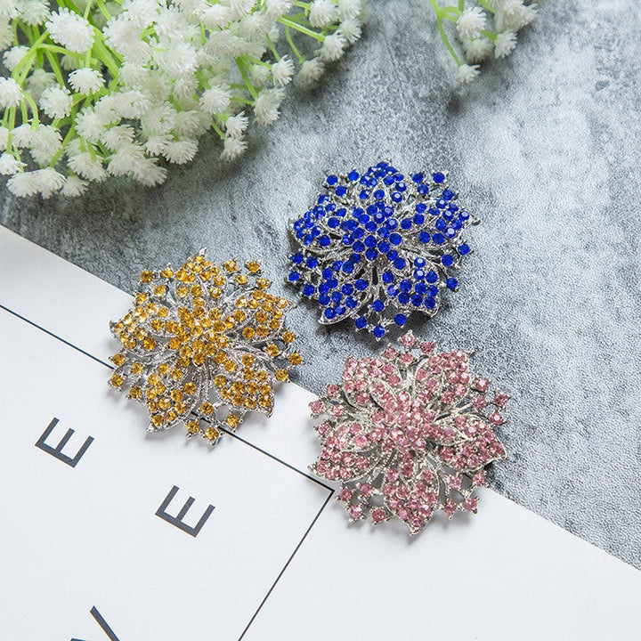Glamorous brooch with crystals Kalsten