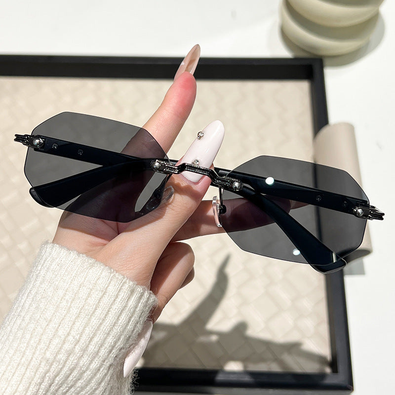 Women's futuristic sunglasses with geometric frame and wood details Kalsten