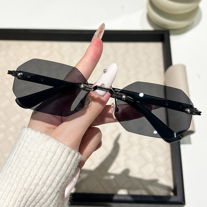 Women's futuristic sunglasses with geometric frame and wood details Kalsten