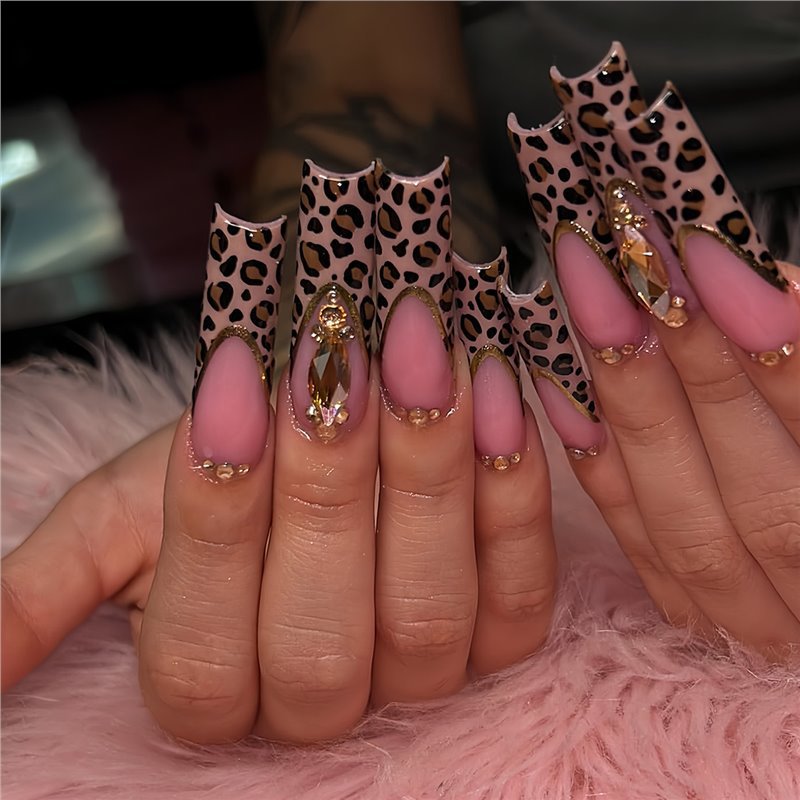 Decorative Stiletto Press-On Nails with Gold Accents Acalora