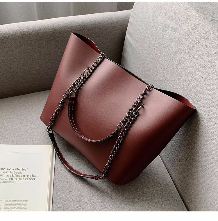 Elegant shoulder bag in minimalist design Kalsten