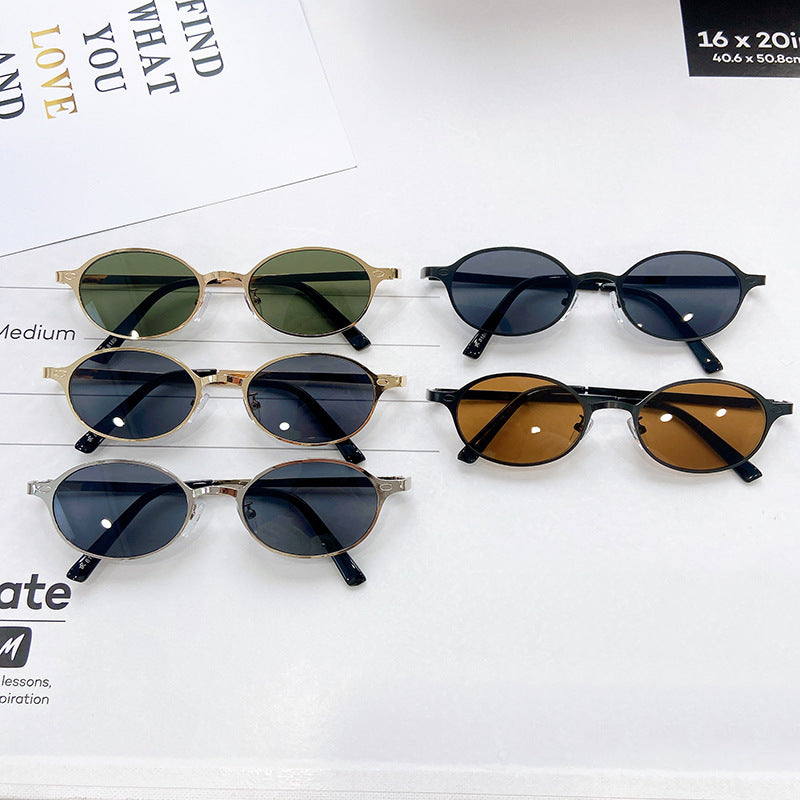 Fashionable Round Sunglasses with Elegant Golden Frame Kalsten