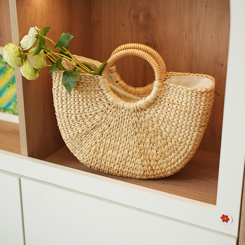 Handmade beach bag made of braided rattan Acalora