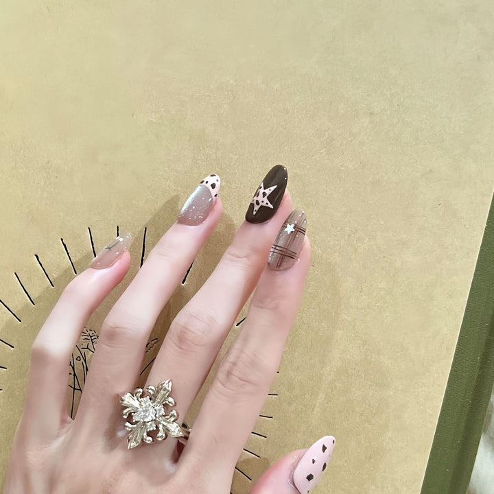 Artificial Nails in Elegant Flower Design Kalsten