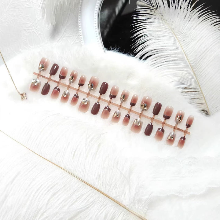 Elegant Artificial Nail Set with Gold Accents Kalsten