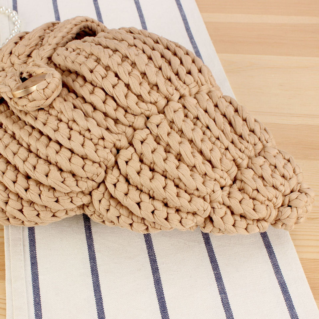 Elegant Handbag in Shell Design Kalsten