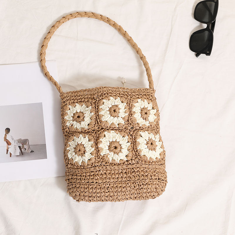 Handcrafted straw bag with floral patterns Kalsten