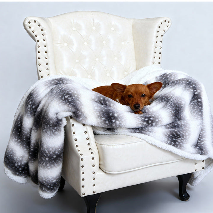 Women Cozy Dog Blanket with Soft Fleece and Modern Design Kalsten