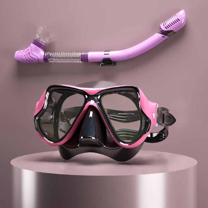 Diving mask with ergonomic design and a flexible snorkel Kalsten