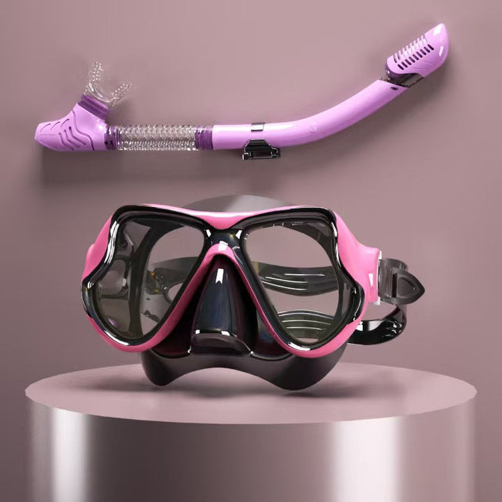 Diving mask with ergonomic design and a flexible snorkel Kalsten