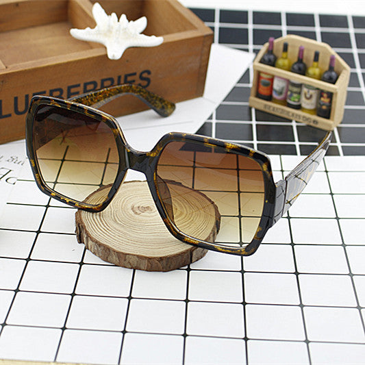 Ladies extravagant square sunglasses with unique design Kalsten