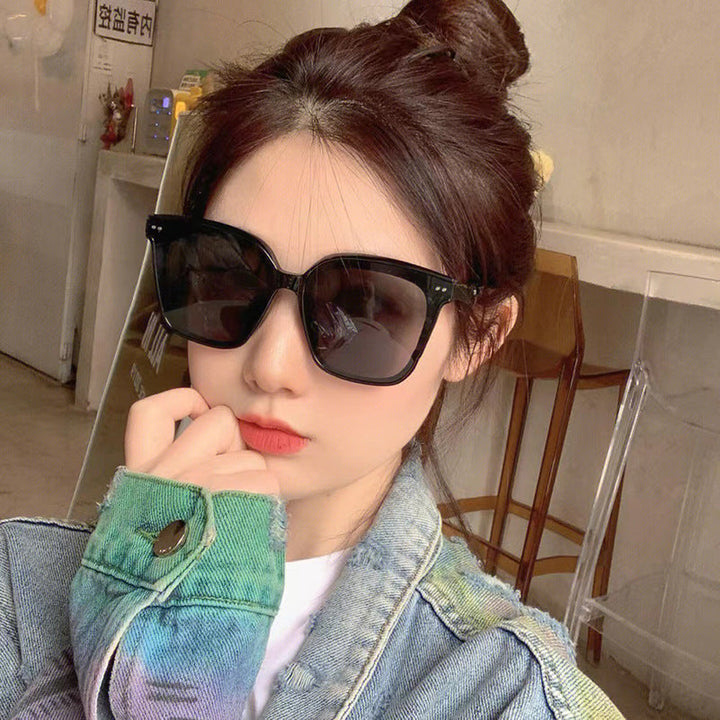 Ladies fashionable sunglasses with striking frame and UV protection Kalsten