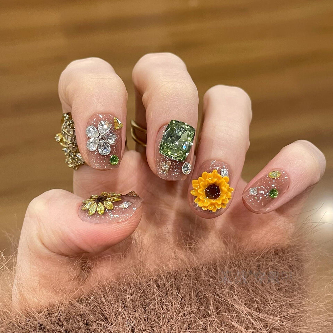 Artificial nails with sparkling appliqués and floral designs Kalsten