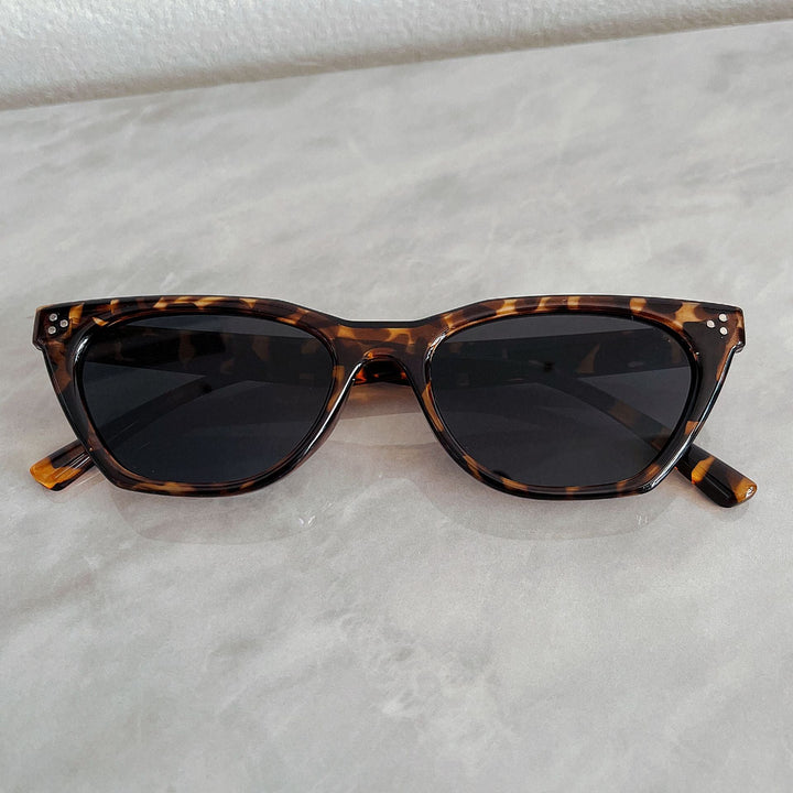 Ladies fashionable retro sunglasses with elegant design Kalsten