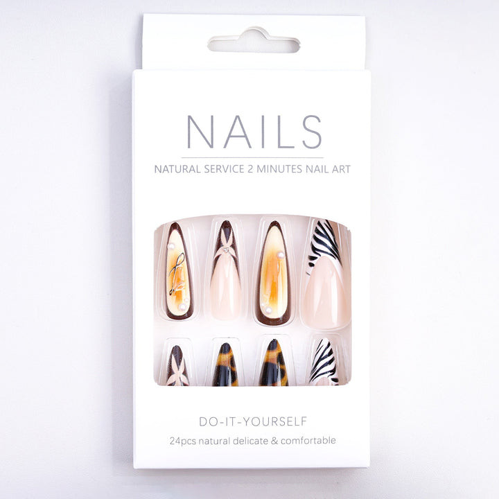 Artificial Nails in Elegant Natural Design Kalsten