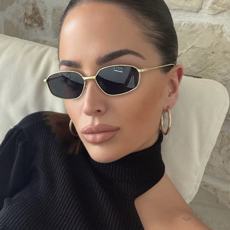 Women's geometric sunglasses with protective UV filter and minimalist metal frame Kalsten