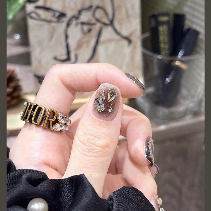 Artistic Nail Art Press-On Set Kalsten