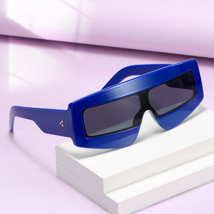 Women futuristic sunglasses in chunky design Kalsten