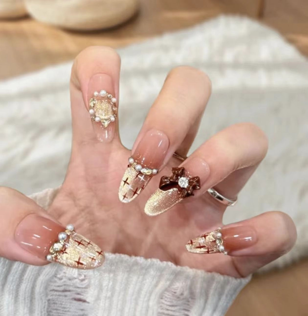 Artificial nails with glamorous decor Kalsten