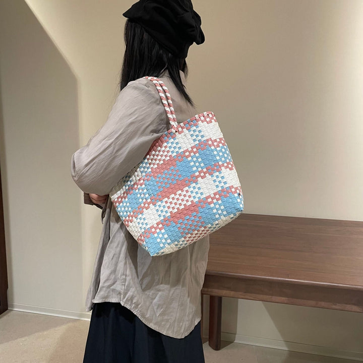 Handwoven leisure bag in modern design Kalsten