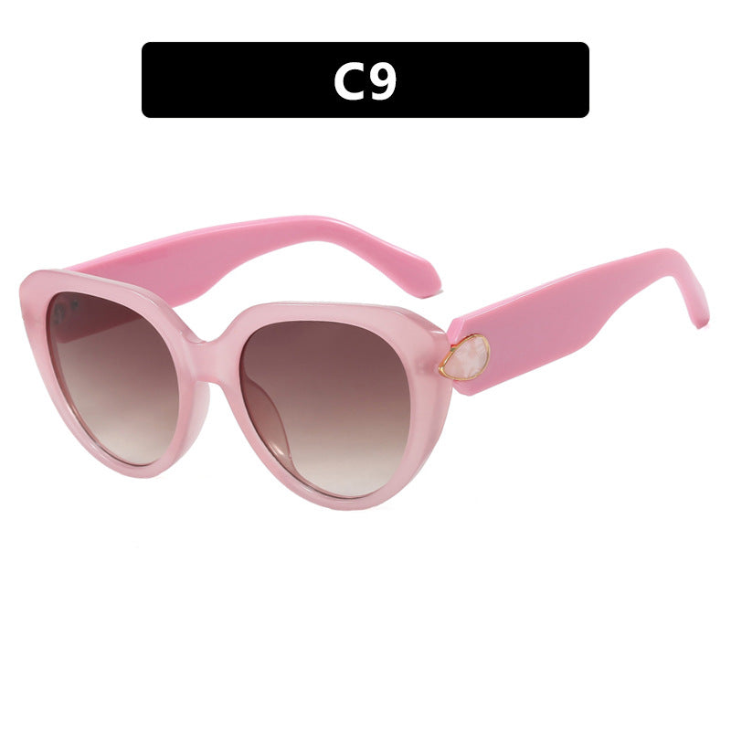 Women Cat-Eye Sunglasses with striking design and protective UV filter Kalsten