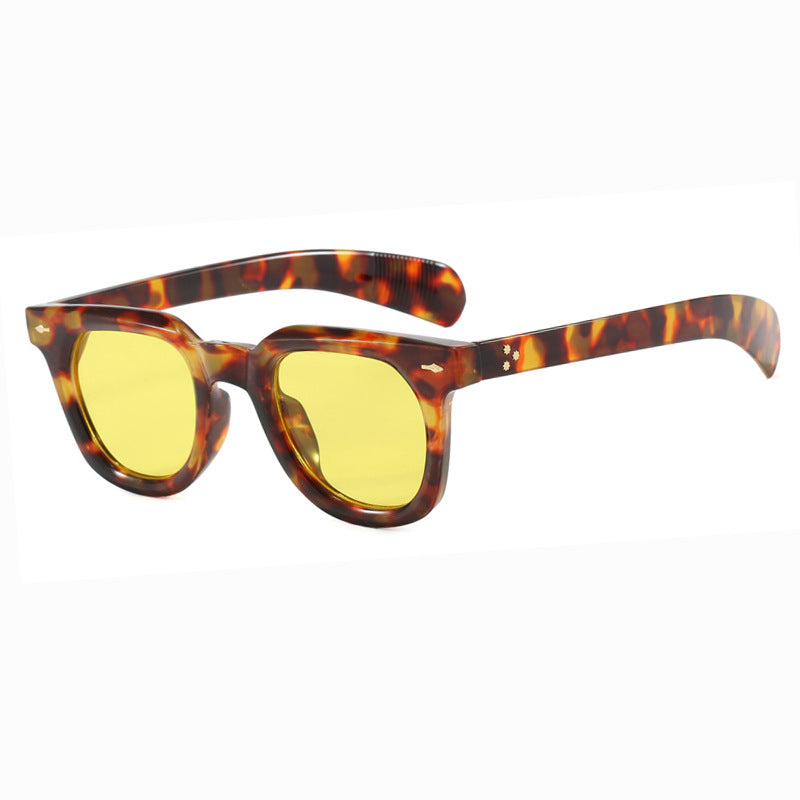 Women's stylish sunglasses in trendy design with elegant frame Kalsten