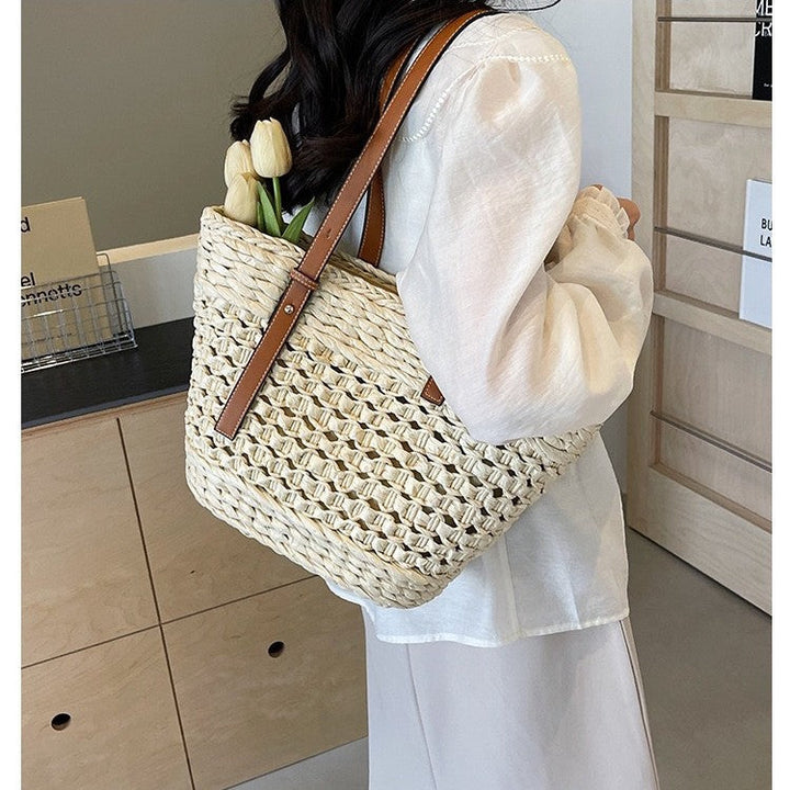 Handwoven Beach Bag in Modern Design Kalsten