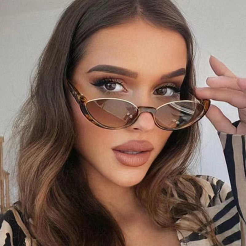 Ladies Cat-Eye Sunglasses with subtle frame and polarized lenses Kalsten