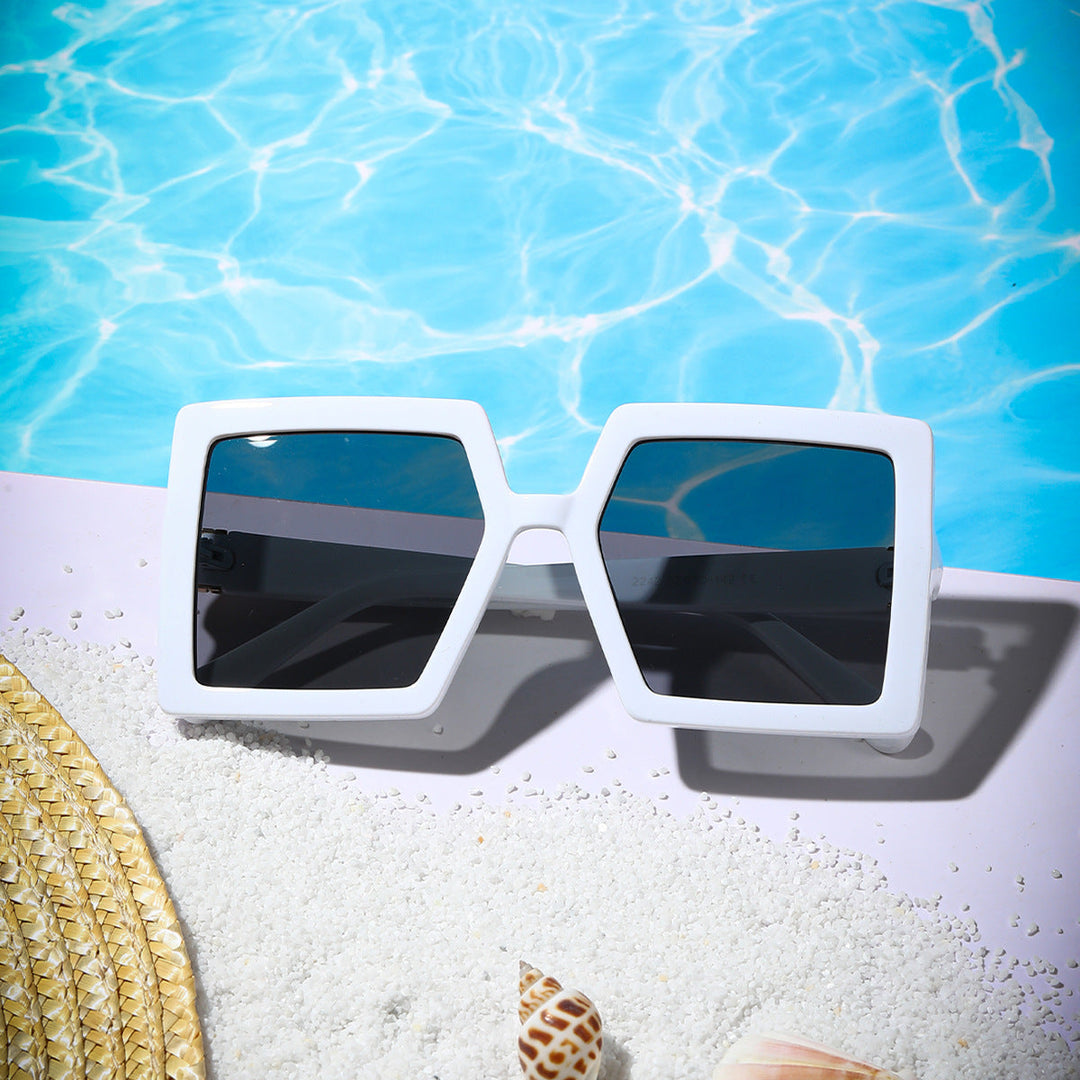 Ladies geometric sunglasses with modern, wide frame Kalsten