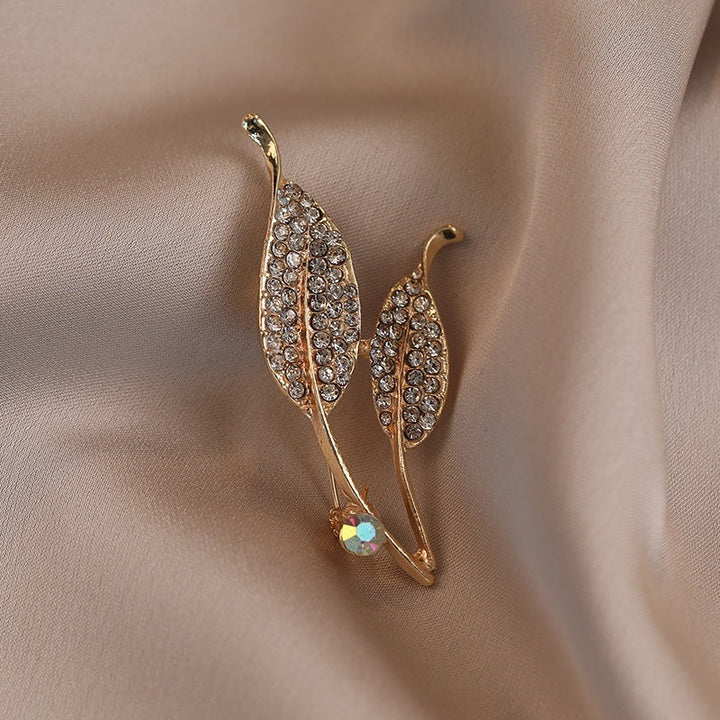 Elegant brooch with leaf shape and crystals Kalsten