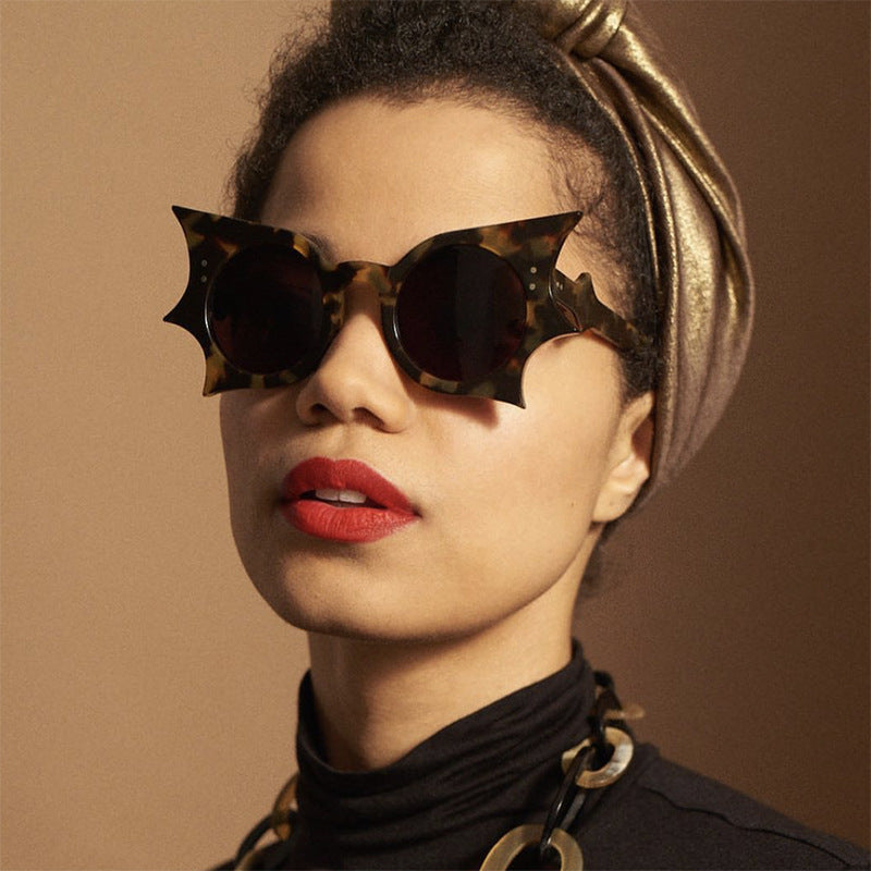 Women extravagant Cat-Eye sunglasses with striking frame Kalsten