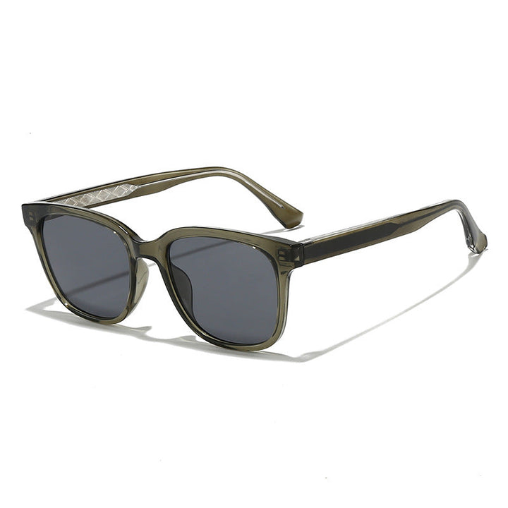 Women Retro-inspired Sunglasses with protected UV filter and sturdy frame Kalsten