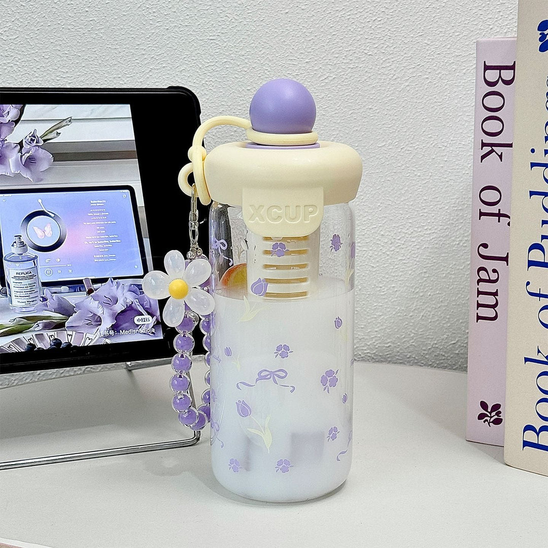 Women's bottle with integrated fruit infuser and Kalsten keychain